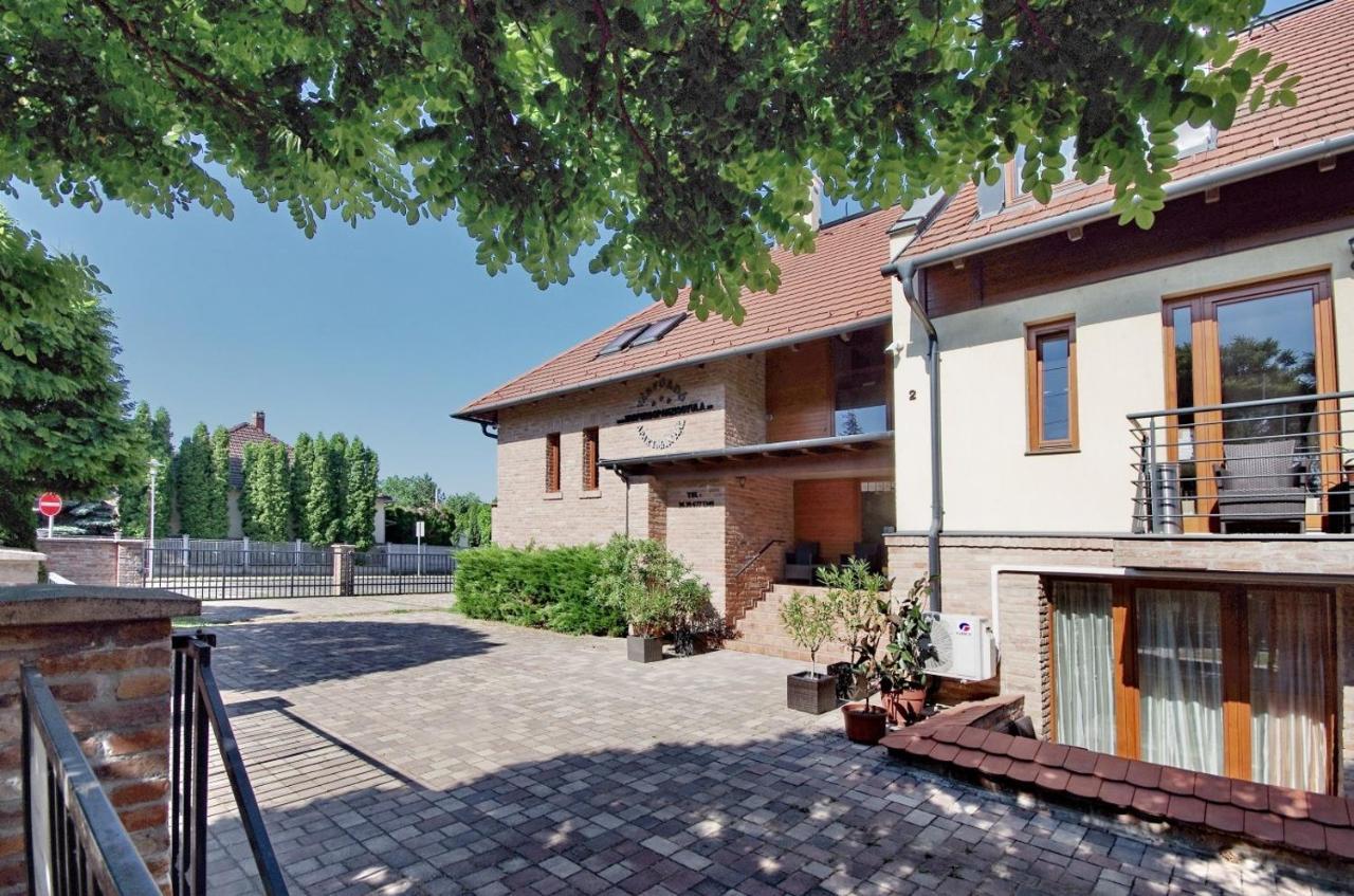 Várfürdő Panzió Gyula Exterior foto