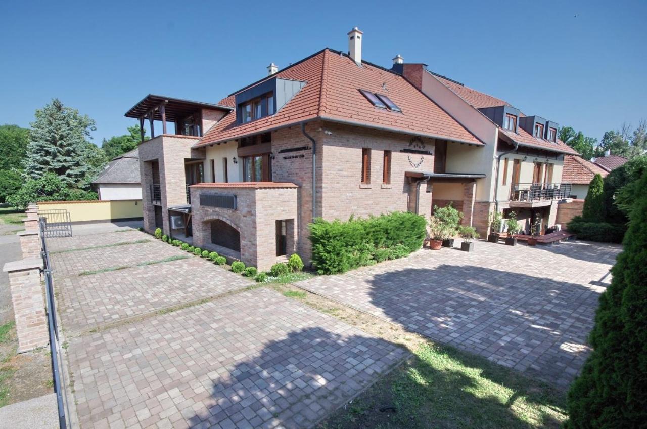 Várfürdő Panzió Gyula Exterior foto